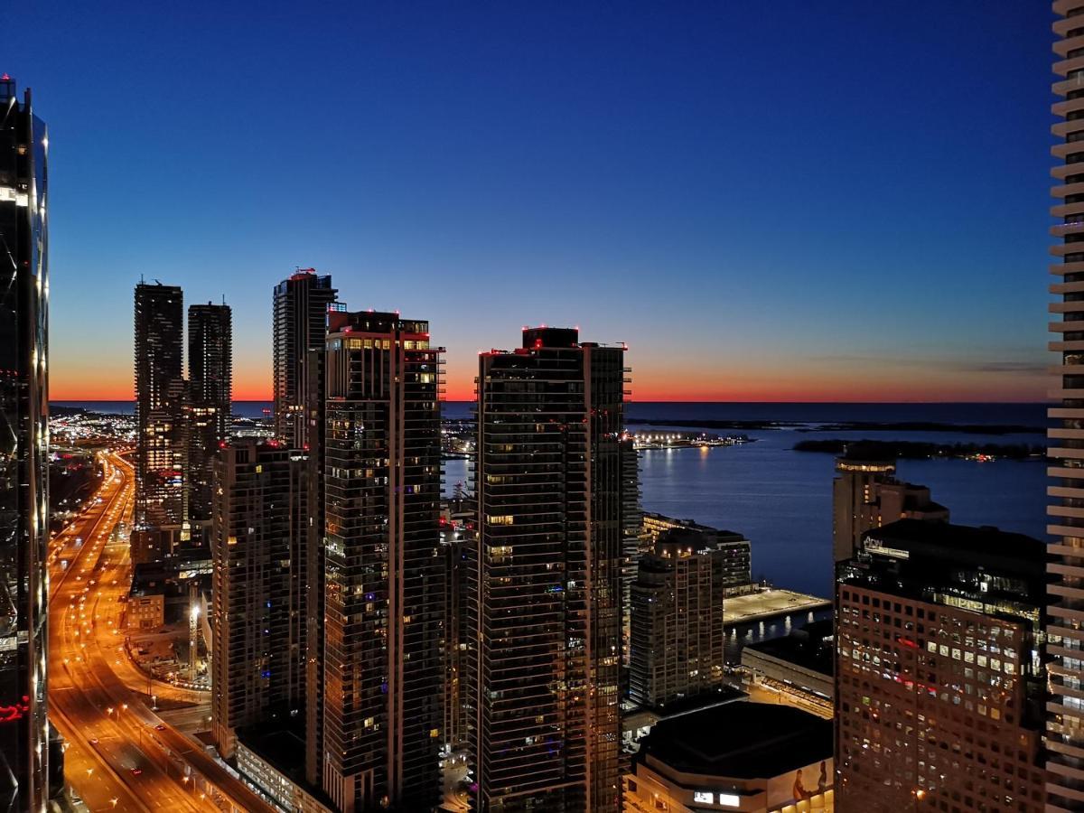 Luxury Downtown Toronto 2 Bedroom Suite With City And Lake Views And Free Parking Eksteriør bilde