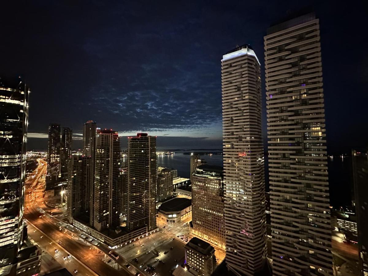 Luxury Downtown Toronto 2 Bedroom Suite With City And Lake Views And Free Parking Eksteriør bilde