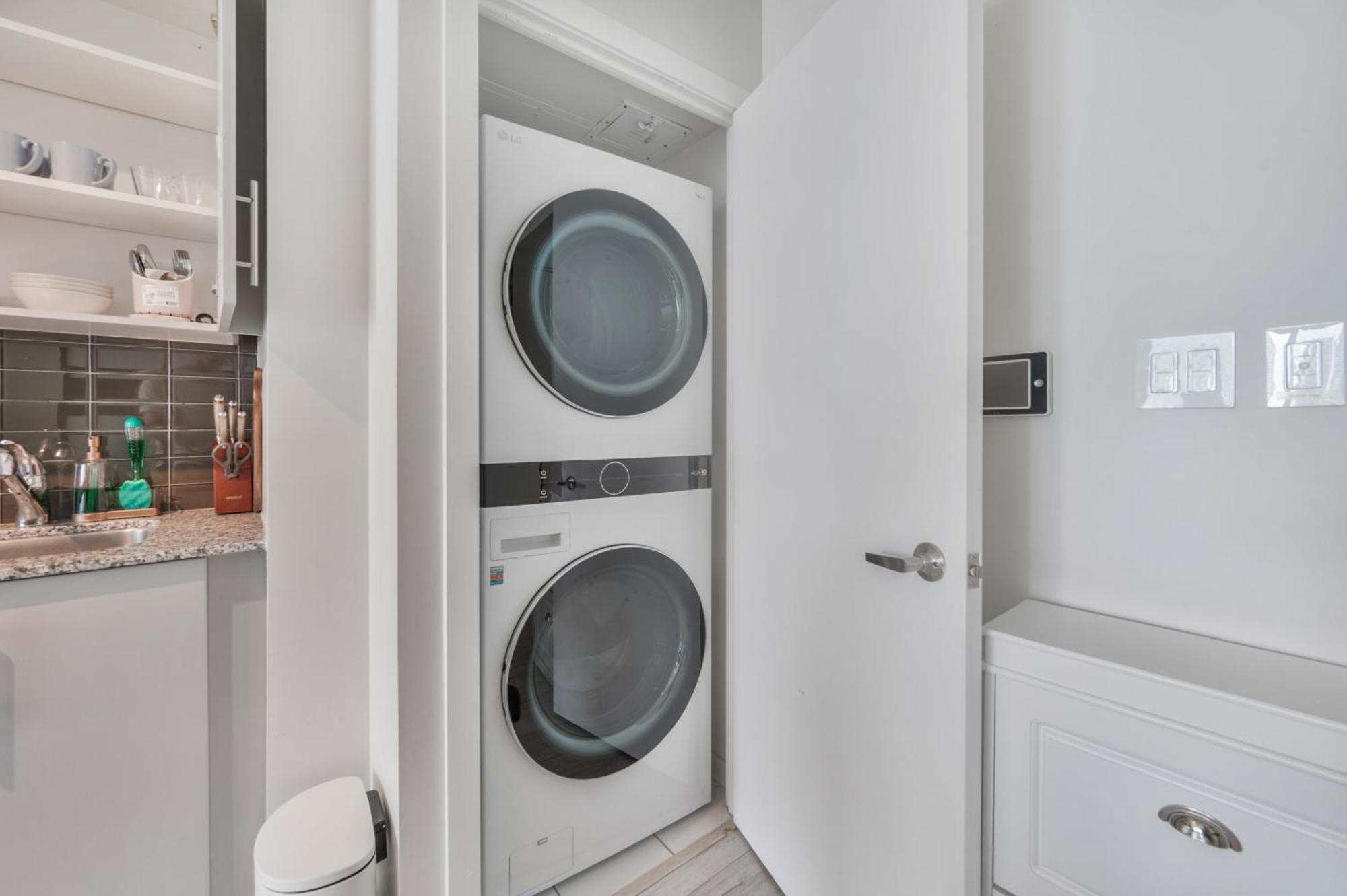 Luxury Downtown Toronto 2 Bedroom Suite With City And Lake Views And Free Parking Eksteriør bilde