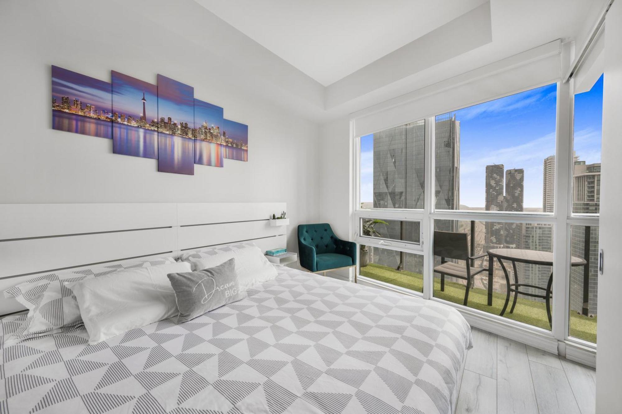 Luxury Downtown Toronto 2 Bedroom Suite With City And Lake Views And Free Parking Eksteriør bilde