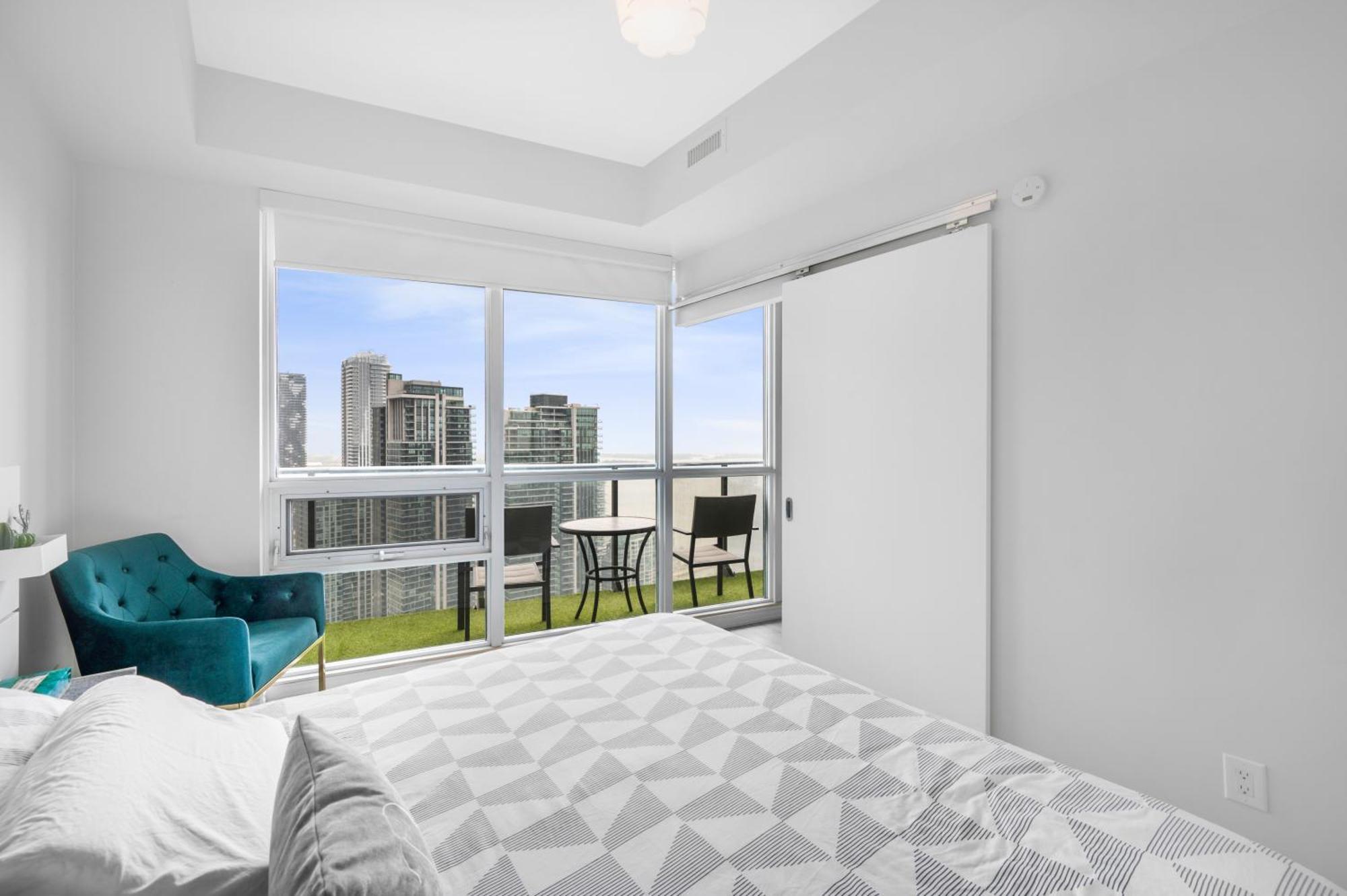 Luxury Downtown Toronto 2 Bedroom Suite With City And Lake Views And Free Parking Eksteriør bilde