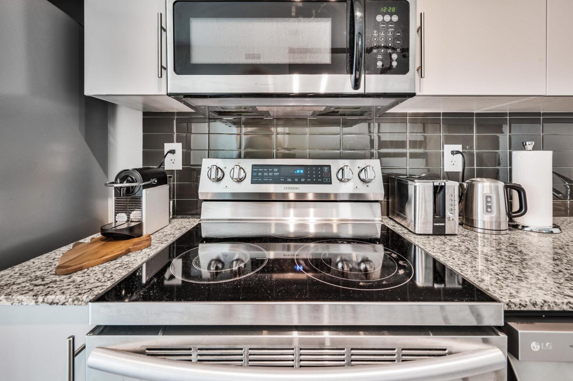 Luxury Downtown Toronto 2 Bedroom Suite With City And Lake Views And Free Parking Eksteriør bilde